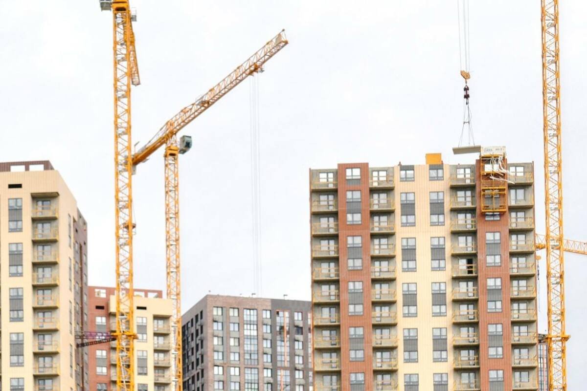 Правительство расширяет меры поддержки строительной отрасли и ЖКХ