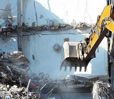 В Савеловском районе демонтировали комплекс самостроев и незаконный шлагбаум вблизи офисных зданий