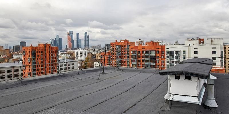 Более 600 крыш жилых домов в Москве обновят по программе капитального ремонта