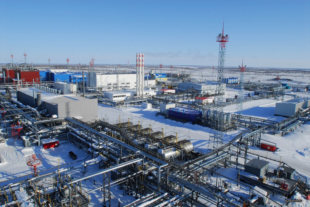 Свердловские энергетики установили новые трансформаторы на нефтегазовом месторождении в ЯНАО