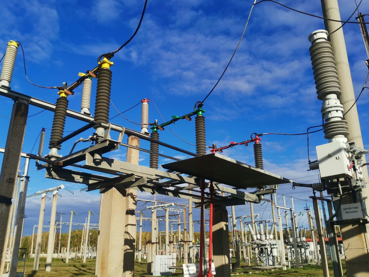 На крупной подстанции Челябинской области энергетики обновили коммутационное оборудование