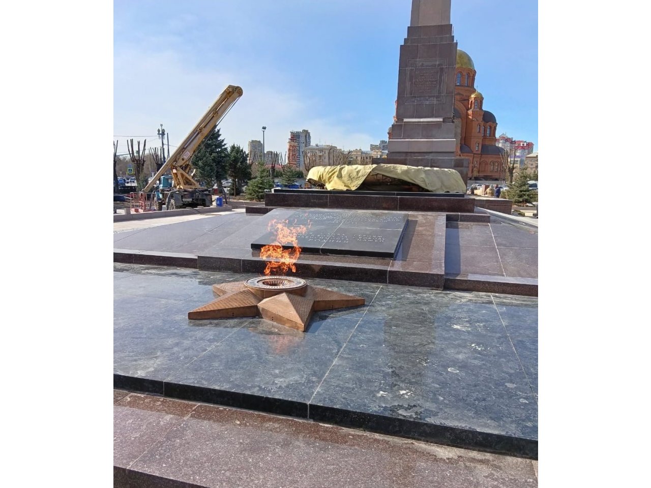 Вечный огонь на площади Павших Борцов в Волгограде получил официальное одобрение