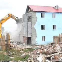 По решению суда в Екатеринбурге снесен многоквартирный дом, самовольно построенный гражданами Китая