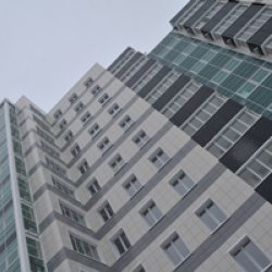 В Перми введен в эксплуатацию многоквартирный дом, построенный в центре города, на месте 6 частных и 6 муниципальных домов