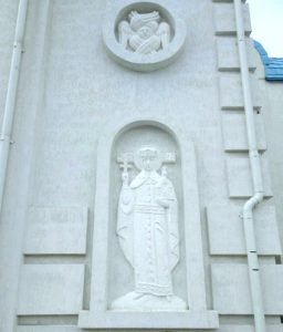 Северная стена храма Казанской иконы Божией Матери в Теплом Стане украсилась скульптурной иконой