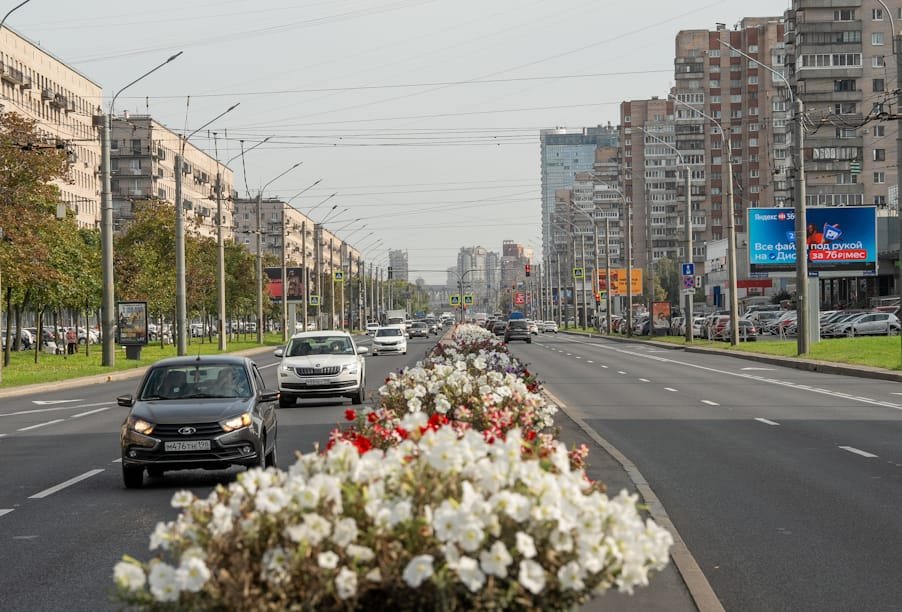 Участок Ленинского проспекта в Санкт-Петербурге отремонтировали согласно срокам