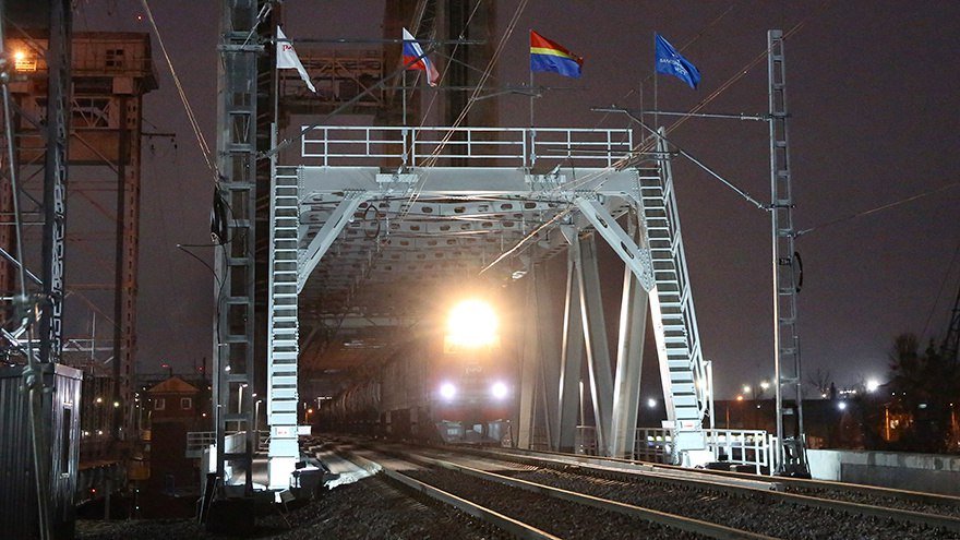 Открытие движения поездов по новому железнодорожному мосту через реку Преголя в Калининграде