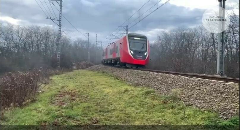 Электропоезд двойного питания ЭС105 «Финист» приступил к испытаниям
