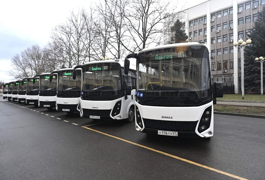 5 новых автобусов вышли на муниципальный маршрут Майкопа