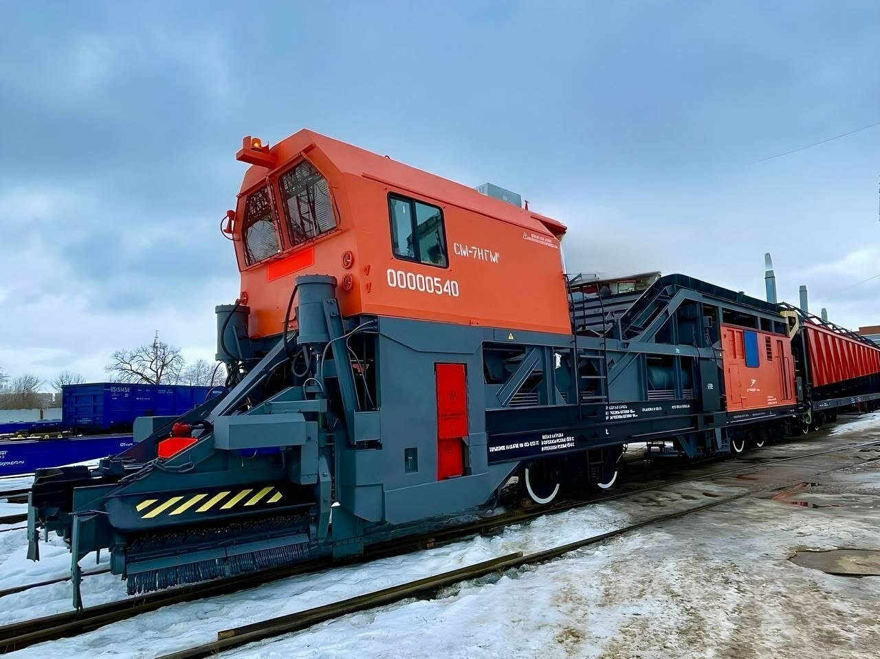АО “Трансмаш” выпустил новый снегоуборочный поезд СМ-7Н