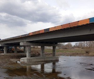 На 60 % готов мост через реку Суундук в Кваркенском районе Оренбургской области