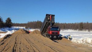 На 10-километровом участке трассы «Амга» в Республике Саха (Якутия) устраивают земполотно под асфальтирование